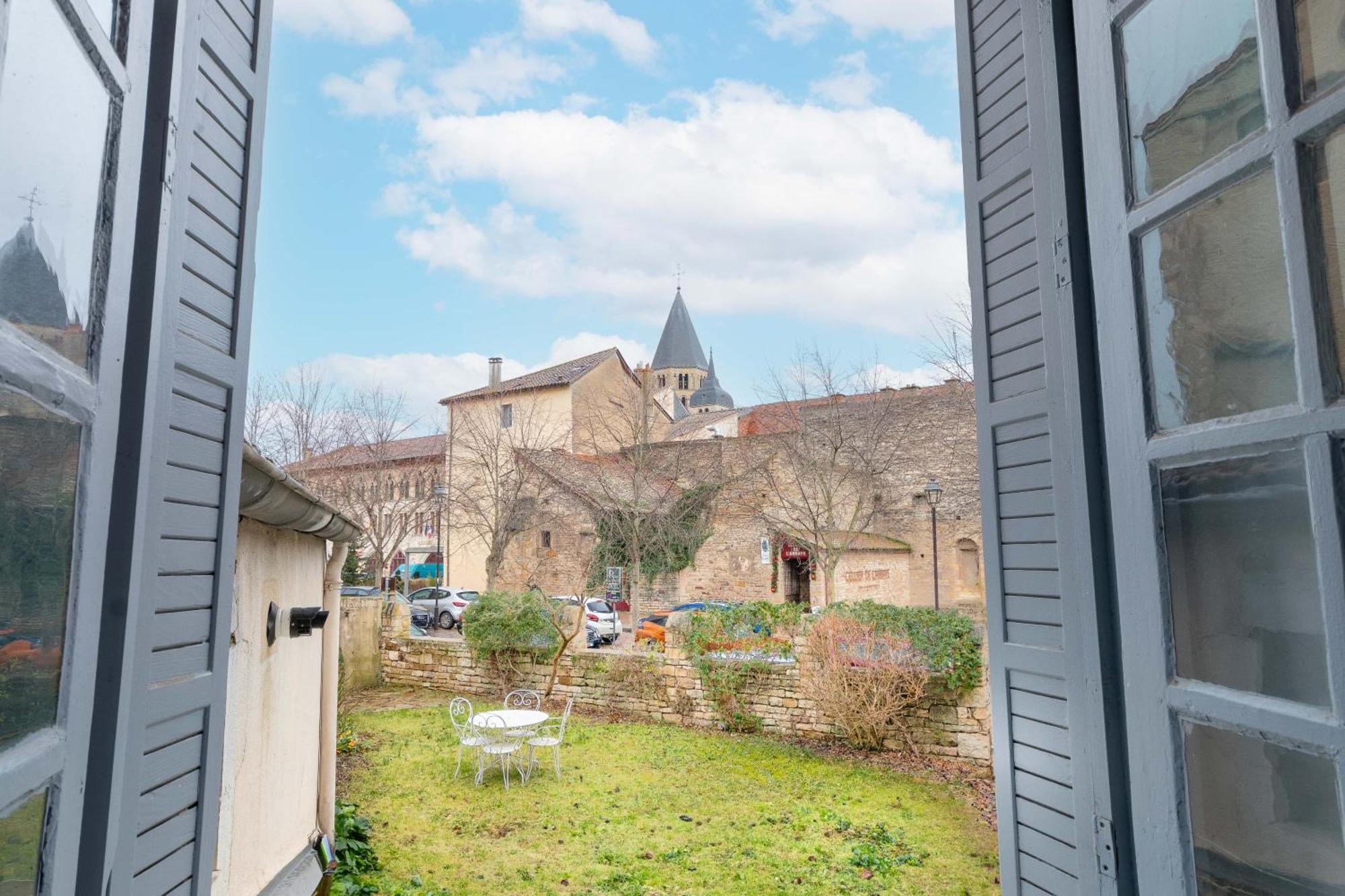 Cabana & La Place De L'Abbaye - Centre-Ville, Jardin Cluny Exterior foto